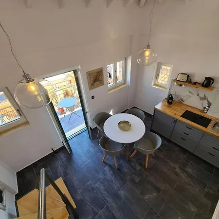 Townhouse * Gythio